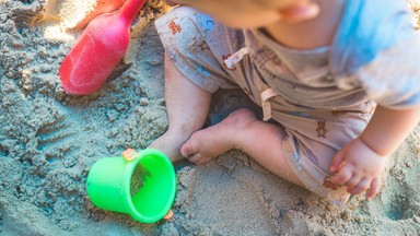 Matka zajęta komórką. "Gdy wyciągałam jej synowi z buzi kamienie, nie wytrzymałam" [LIST]