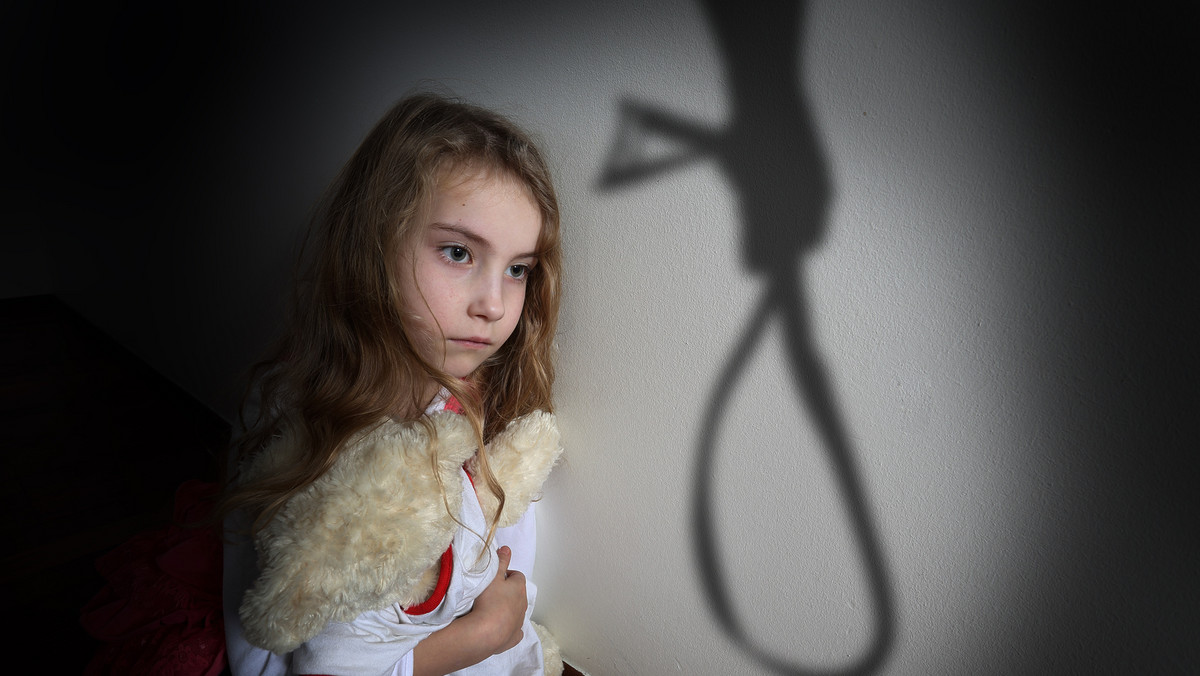 Według badań psychologicznych, które od lat 90. diagnozują problem złego traktowania dzieci przez rodziców w Polsce, blisko 70 proc. rodziców przyznaje się do stosowania kar cielesnych wobec własnych dzieci.