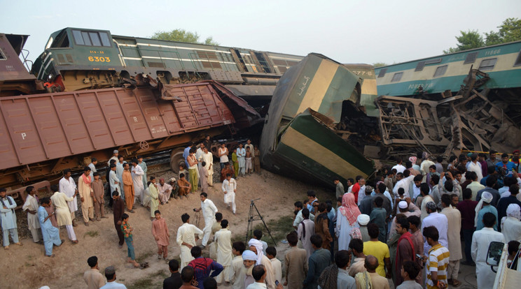Vonatbaleset Pakisztánban - Fotó: MTI