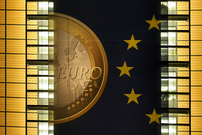 Euro wiszące na jednej ze ścian 
