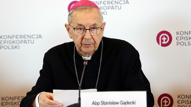 Abp Gądecki krytykuje decyzję prezydenta o in vitro. "Pójście za głosem tłumu"