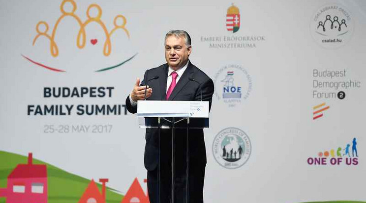 Orbán Viktor miniszterelnök beszédet mond a Családok budapesti világtalálkozójának első napján megrendezett demográfiai fórumon /Fotó: MTI - Koszticsák Szilárd