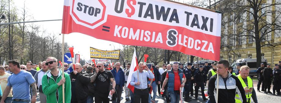 Protest taksówkarzy pod hasłem „Stop Nielegalnym Przewozom” przed Kancelarią Prezesa Rady Ministrów. Warszawa, 8 kwietnia 2019 r.