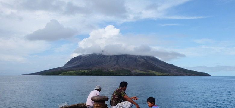 Groźny wulkan "przemówił". 12 tys. ludzi musiało porzucić domy [WIDEO]
