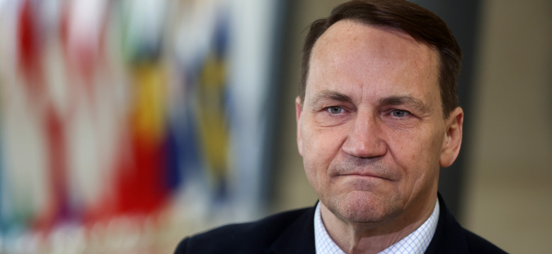 Gorący dzień w Sejmie. Szef MSZ Radosław Sikorski wygłosi exposé