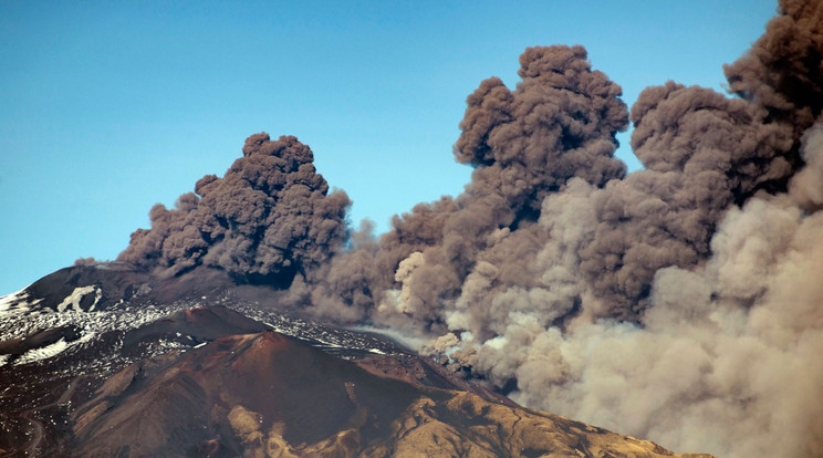 Kitört az etna / Fotó: MTI/AP/Salvatore Allegra