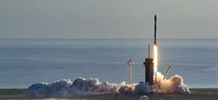 SpaceX wysyła kolejne satelity Starlink. Rakieta Falcon rozbiła się przy lądowaniu