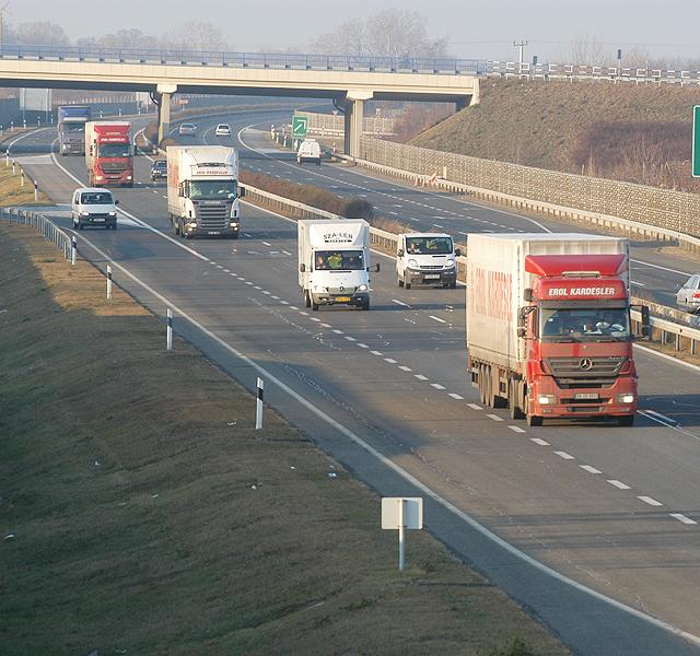 A biztos halálba tartott a magyar színész autója. Nem tudja megmagyarázni, mi történt