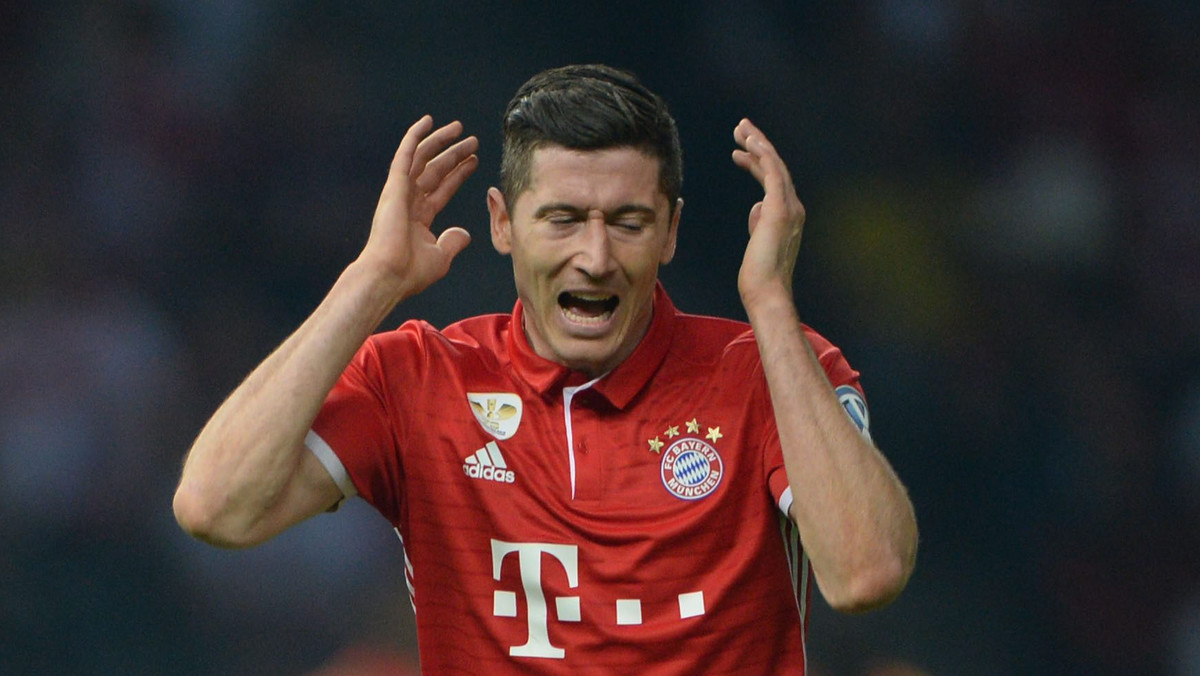 Robert Lewandowski z Bayernu Monachium zajął drugie miejsce w plebiscycie "Kickera" na najlepszego piłkarza z pola w minionym sezonie w Niemczech. Zwyciężył reprezentant Armenii Henrich Mchitarjan z Borussii Dortmund. W głosowaniu wzięło udział 235 graczy Bundesligi.