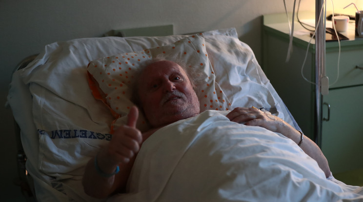 A kórházban látogattuk meg Benkő Lászlót, aki úgy érzi, már túl van a nehzén /Fotó: Isza Ferenc