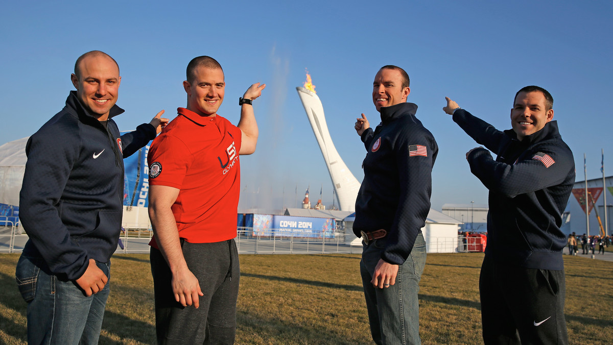 Ostatnio informowaliśmy, że amerykański bobsleista, Johnny Quinn, reprezentujący swój kraj na IO w Soczi, wyważył drzwi w hotelowym pokoju. Sportowiec zatrzasnął się w łazience i niewiele myśląc, wyważył drzwi, czym pochwalił się na swoim profilu na Twitterze.