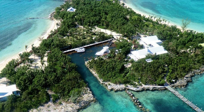 Wyspa Sandy Can na Bahamach; cena: 8 mln USD; źródło: Private Islands Online