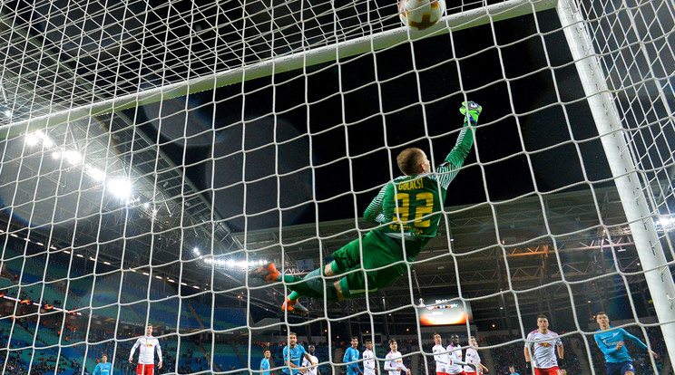Egy gólt ugyan
kapott, de jól védett Gulácsi Péter a Zenit ellen 2-1-re megnyert meccsen /Fo­tó: AFP