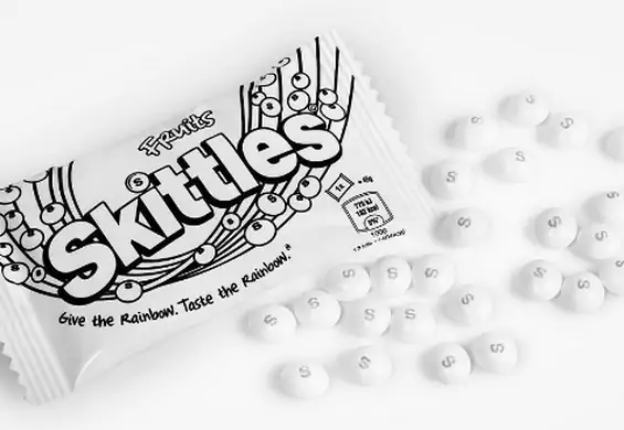 Skittles stały się bezbarwne, bo swoją tęczę oddały mniejszościom seksualnym. Zobacz, dlaczego