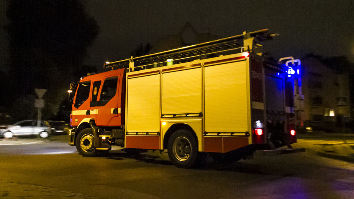 Poważny wypadek na drodze wojewódzkiej 747 w miejscowości Rzeczniów Zakręt (woj. mazowieckie). W zderzeniu busa z samochodem osobowym zginęła jedna osoba, a osiem zostało rannych - informuje TVN24.