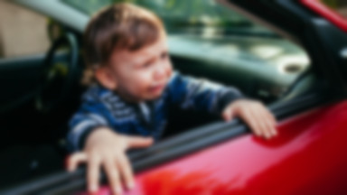 Rodzice przedawkowali w samochodzie, narażając syna na śmiertelne niebezpieczeństwo. Zobacz szokujące zdjęcia