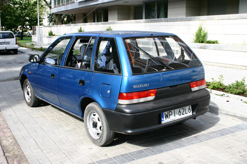 Suzuki Swift 1.0 GL - Trzeszczy, ale jedzie