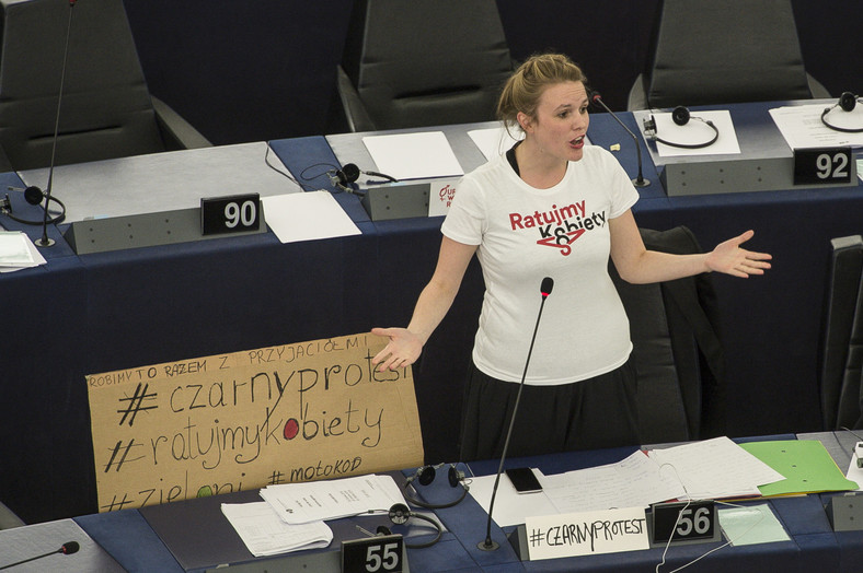 Niemiecka eurodeputowana Terry Reintke (Zieloni) podczas debaty o prawach kobiet w Polsce w PE.