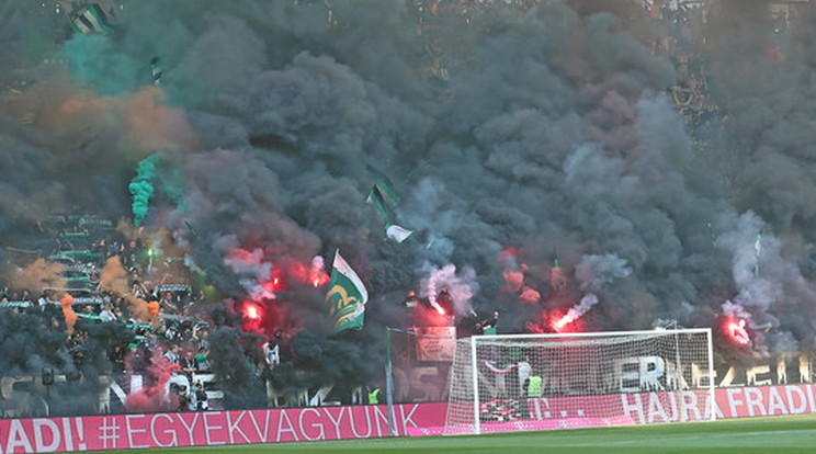 Ketten súlyosan megsérültek a Fradi-Debrecen meccs szünetében kitört verekedésben /Fotó: Isza Ferenc