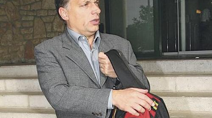 Szuperbiztonságos helyen őrzik Orbán hátizsákját