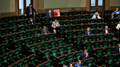Marne wyniki Sejmu, w Senacie się nudzą. Statystyki pracy parlamentu nie pozostawiają wątpliwości