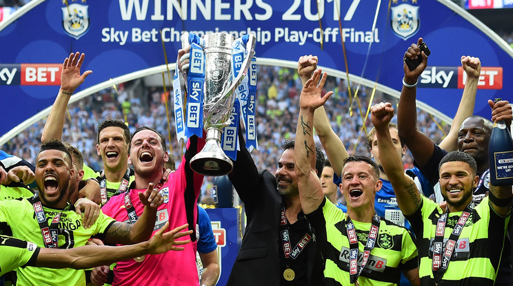 Nagy ünneplést csapott a Huddersfield / Fotó: AFP