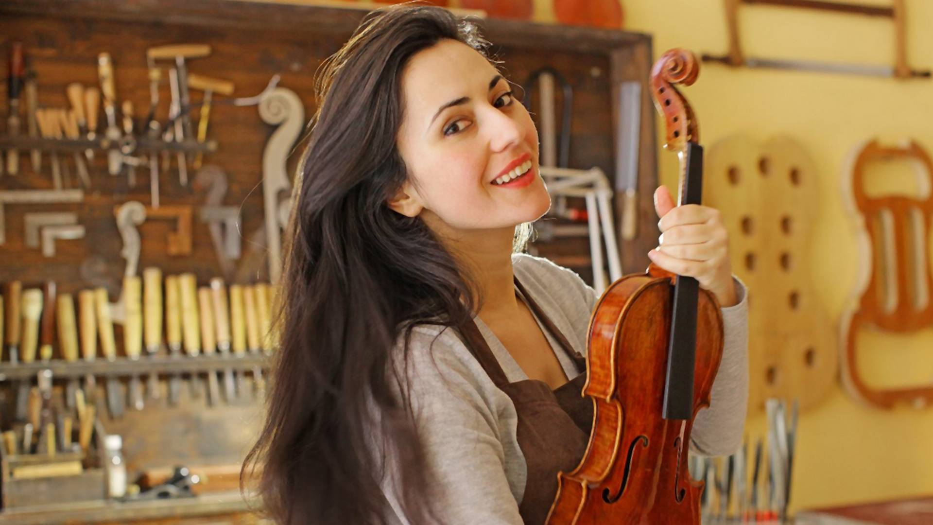 Aleksandra se iz Pančeva preselila u Italiju da bi ručno pravila violine