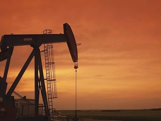ropa naftowa wydobycie zachód słońca