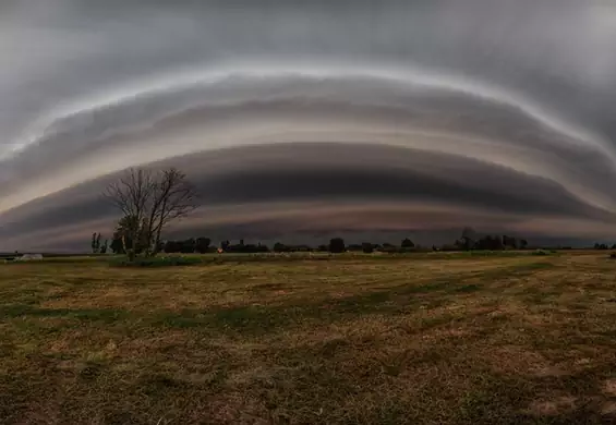 Tak wygląda armagedon, który przeszedł niedawno nad Warszawą. "Cuda na niebie"