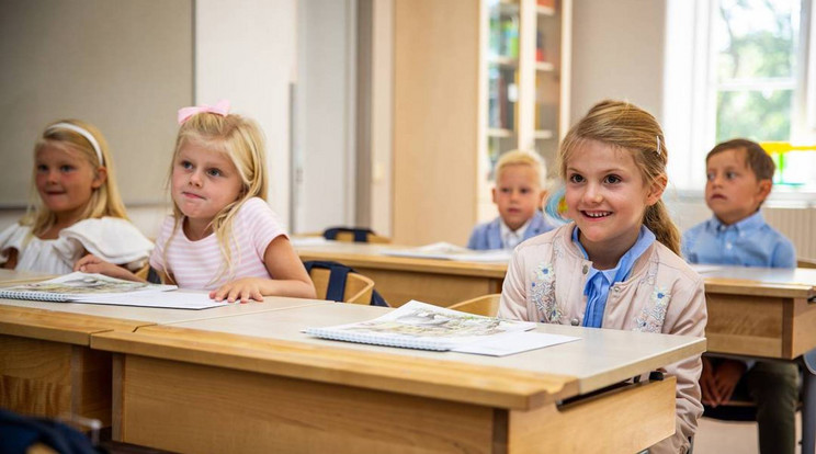 A svéd királyi gyerekek első napja az iskolában /Fotó: Northfoto