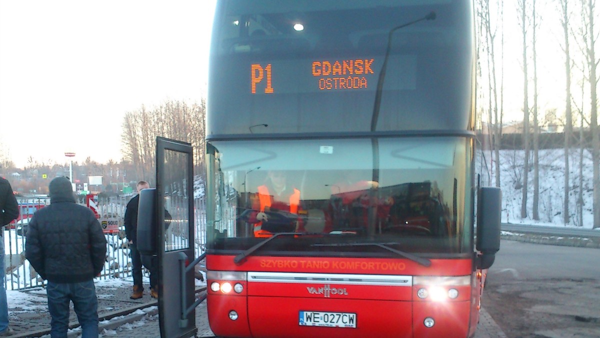 Firma PolskiBus.com zwiększa liczbę połączeń między Gdańskiem a Krakowem z trzech do sześciu dziennie. Trasa linii P12 cieszy się ogromną popularnością. - W ciągu zaledwie trzech miesięcy od uruchomienia trasy, skorzystało z niej aż 80 tysięcy pasażerów - informują przedstawiciele przewoźnika. Zmiany w rozkładzie zostaną wprowadzone jeszcze w tym sezonie.