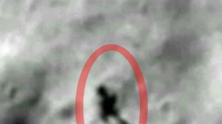 Emberszerű lényt fedezett fel a Hold felszínén - videó!