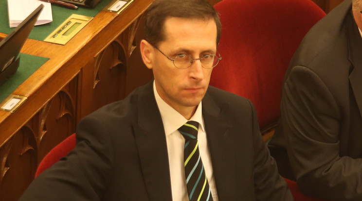 Varga Mihály a parlamentben / Fotó: Blikk