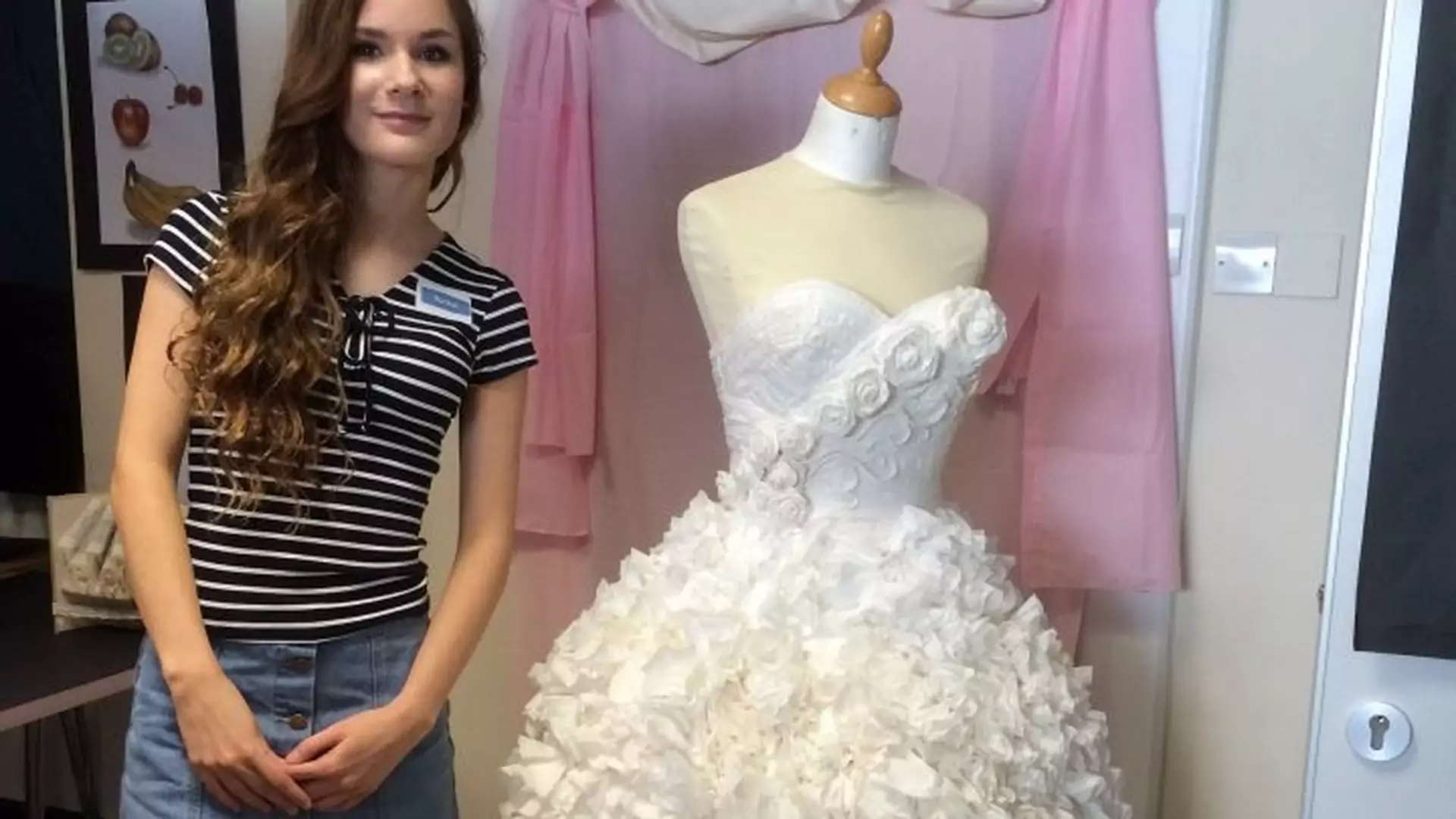 Zjawiskowa suknia ślubna wykonana przez 15-latkę. Koszt? Równowartość 150 zł