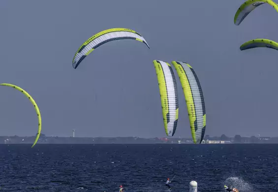 Polscy Kitesurferzy w szczytnym celu. Chodzi o zanieczyszczenie Bałtyku