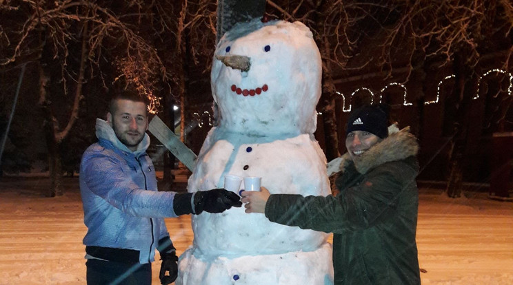 Polyák Roland és Baranyi
Csaba egy termetes
hóemberrel nevezett be
