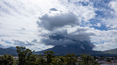 Erupcja Aso, jednego z największych aktywnych masywów wulkanicznych na świecie