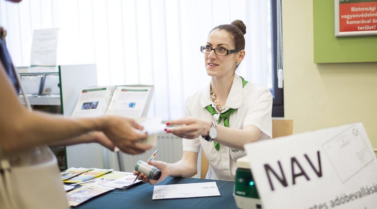 A kis cégeknek sem kellene könyvelőt fizetniük, a NAV csinálná az ő bevallásukat is a kamara javaslata szerint / Fotó: Blikk