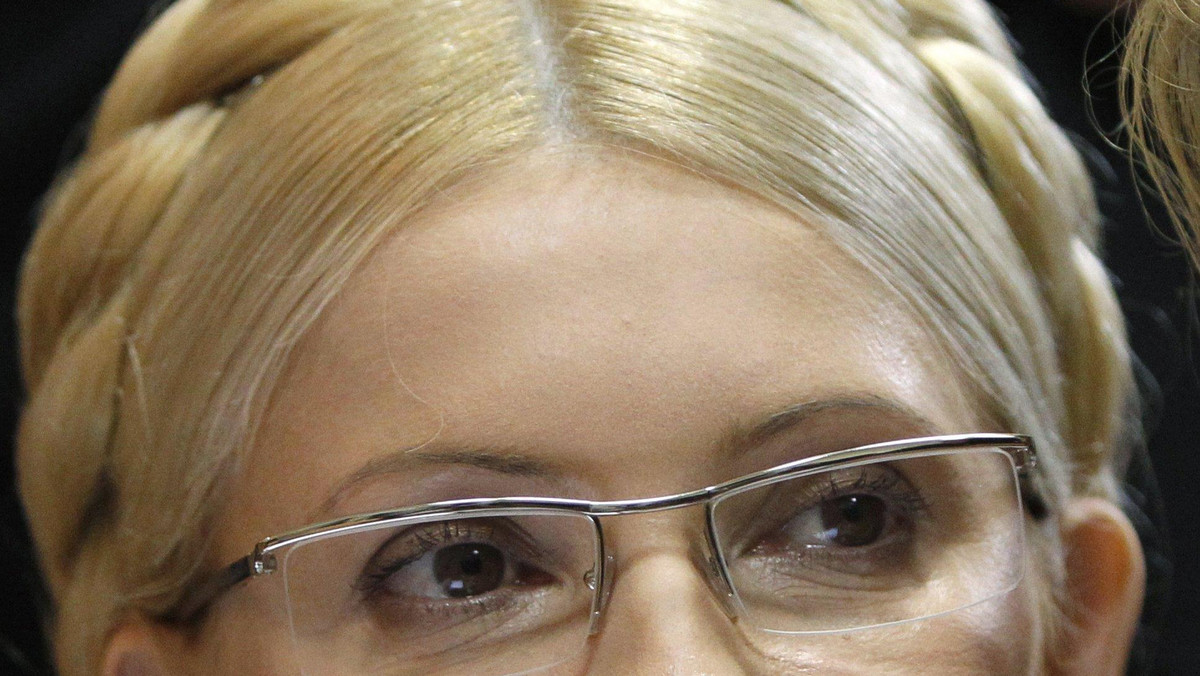 Sąd nad aresztowaną byłą premier Ukrainy Julią Tymoszenko powinien być pozbawiony emocji, gdyż zawarte przez nią w 2009 r. umowy gazowe z Rosją zostały podpisane zgodnie z ówczesnymi zaleceniami prezydentów dwóch państw - oświadczyło MSZ Rosji. Tym samym rosyjskie ministerstwo spraw zagranicznych stanęło w obronie byłej premier Ukrainy.
