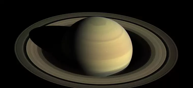 Saturn emituje sygnały radiowe, których naukowcy nie potrafią wyjaśnić