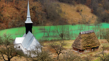Rumuńska wioska pochłonięta przez toksyczne jezioro