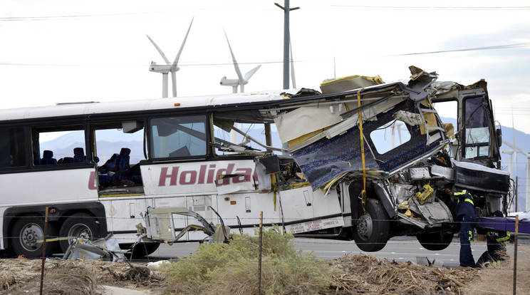 Tragikus buszbaleset történt Amerikában / Fotó: MTI