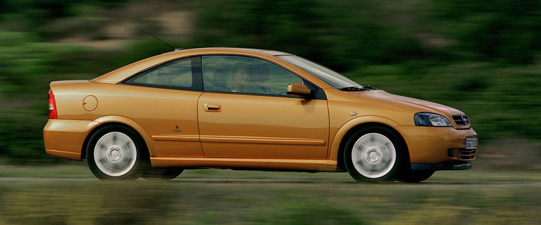 2. Opel Astra Bertone (2000-04) - od 6000 zł 
