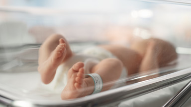 Pierwszy taki poród w Europie. Na Majorce urodziło się dziecko noszone przez dwie kobiety