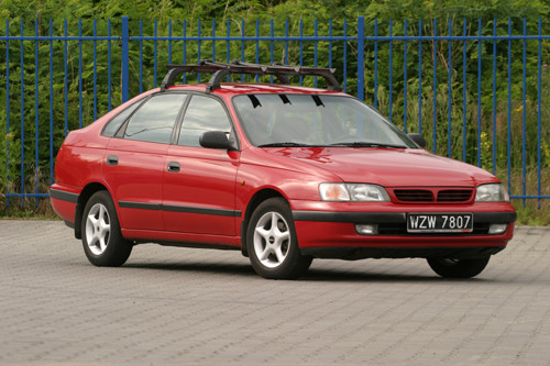 Toyota Carina E - Duża, tania i atrakcyjna