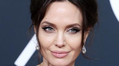 Złote Globy 2018. Olśniewająca Angelina Jolie z synem na czerwonym dywanie