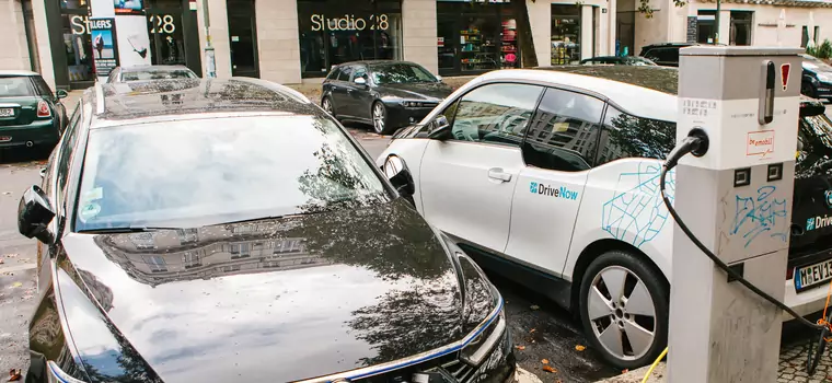 Berlin idzie na całość – 1 ładowarka na 10 aut elektrycznych