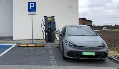 Budują ładowarki w miejscach, gdzie jeszcze nie ma elektryków