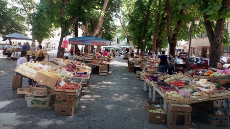 Leutar.net Stalne mušterije SVE MANJE dolaze u Trebinje: Gužve na granici prema moru ZADAJU GLAVOBOLJE trgovcima i taksistima