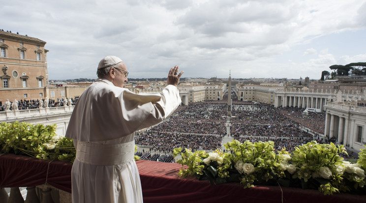 Ferenc pápa húsvéti tömege /Fotó: AFP